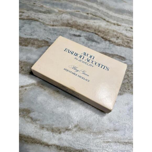 1973 DeLizza & Elster for Avon Ming Green 36" Pendant Tassel Necklace NOS w/ Box - Picture 8 of 9